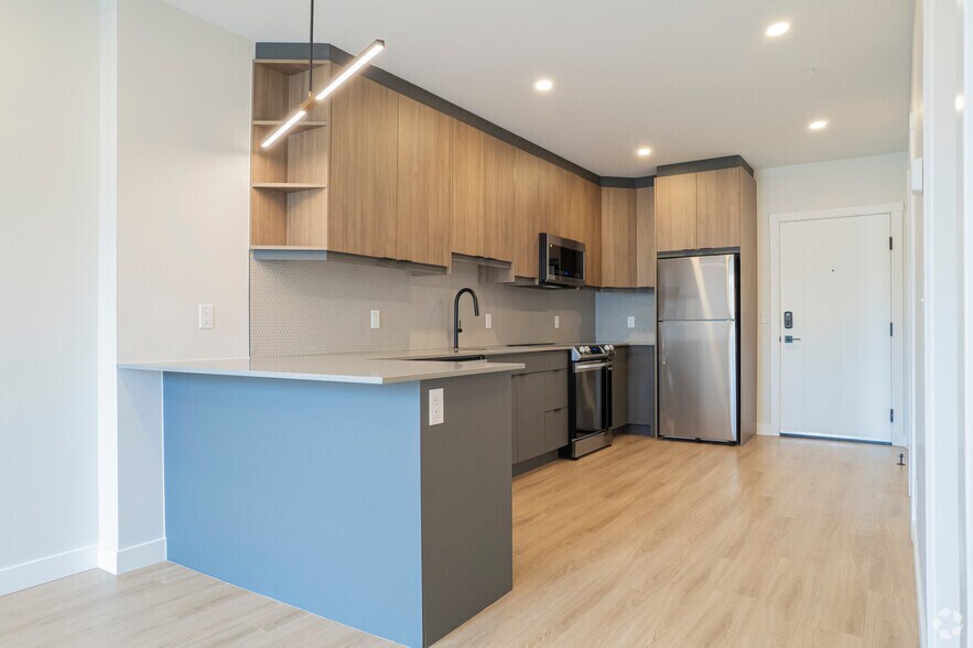 More Photos Of 909 5 Av SW, Calgary Apartments For Lease