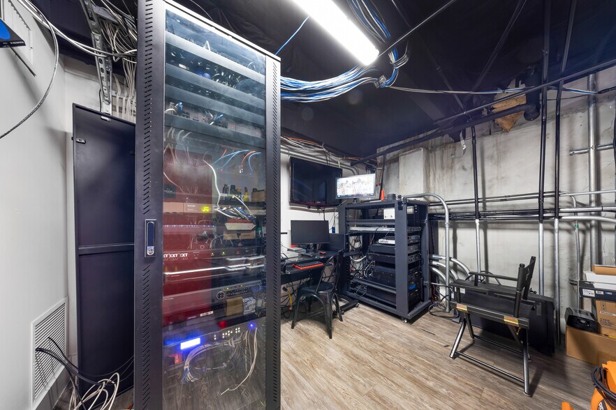 More Photos Of 1360 NW 88th Ave, Doral Bar For Sale