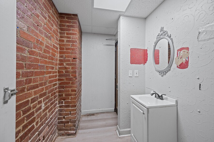 More Photos Of 126 W Sixth St, Cincinnati Apartments For Lease