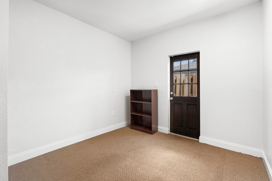 More Photos Of 2672 66th St N, Saint Petersburg Medical For Sale