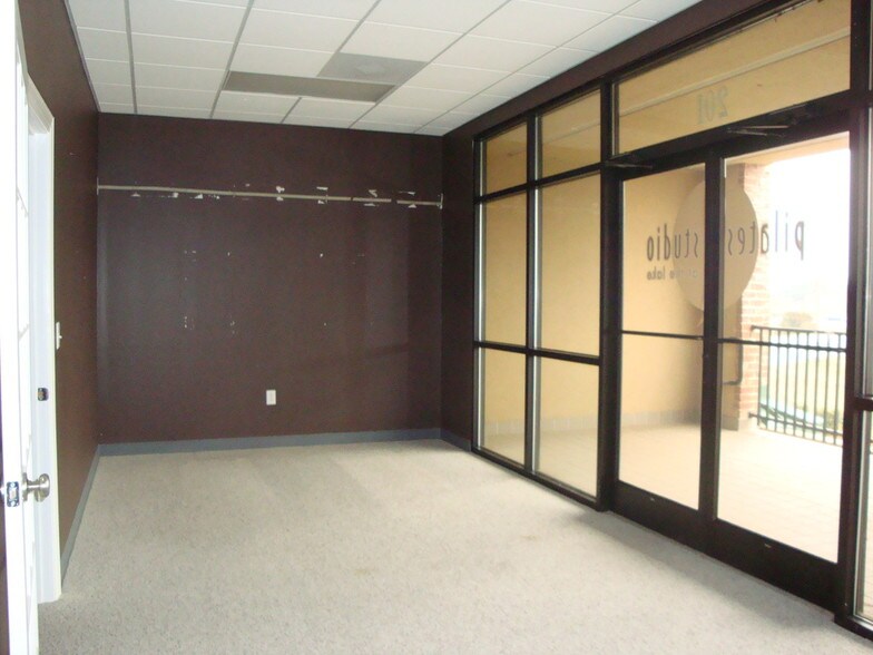 More Photos Of 862 Brawley School Rd, Mooresville Freestanding For Lease