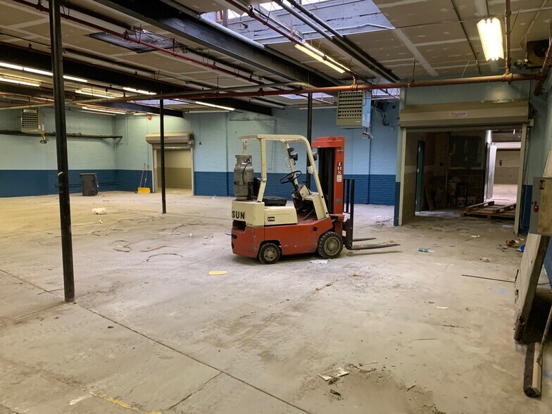 More Photos Of 210-211 Cottage St, Poughkeepsie Warehouse For Lease