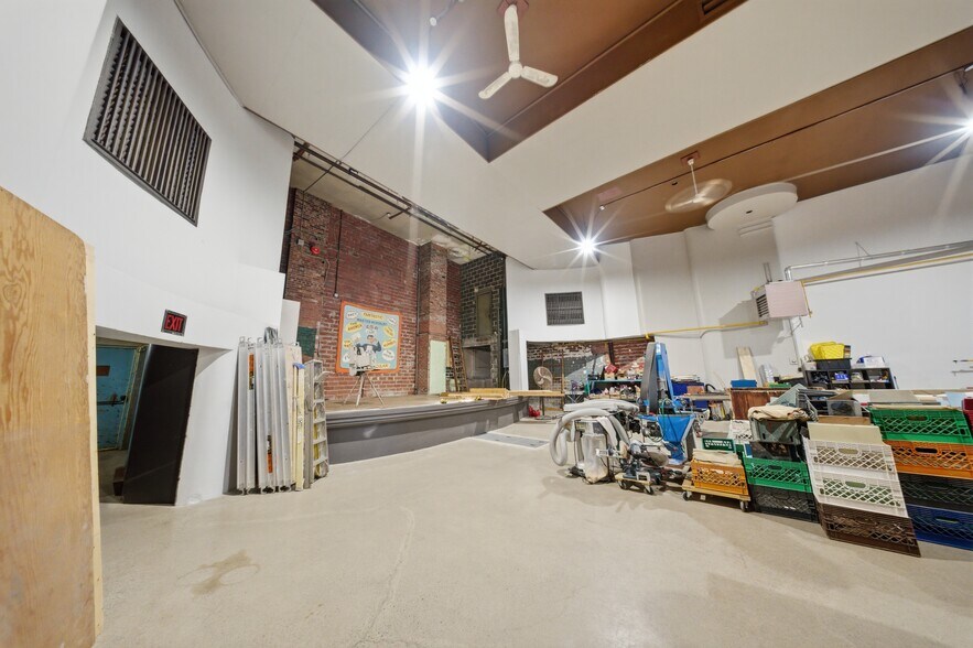 More Photos Of 195 Ottawa St N, Hamilton Storefront For Sale