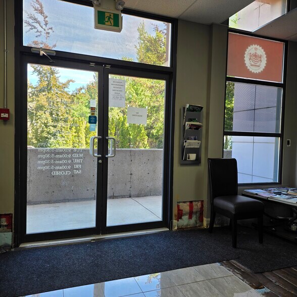 More Photos Of 7110 120th St, Surrey Storefront Retail Office For Lease