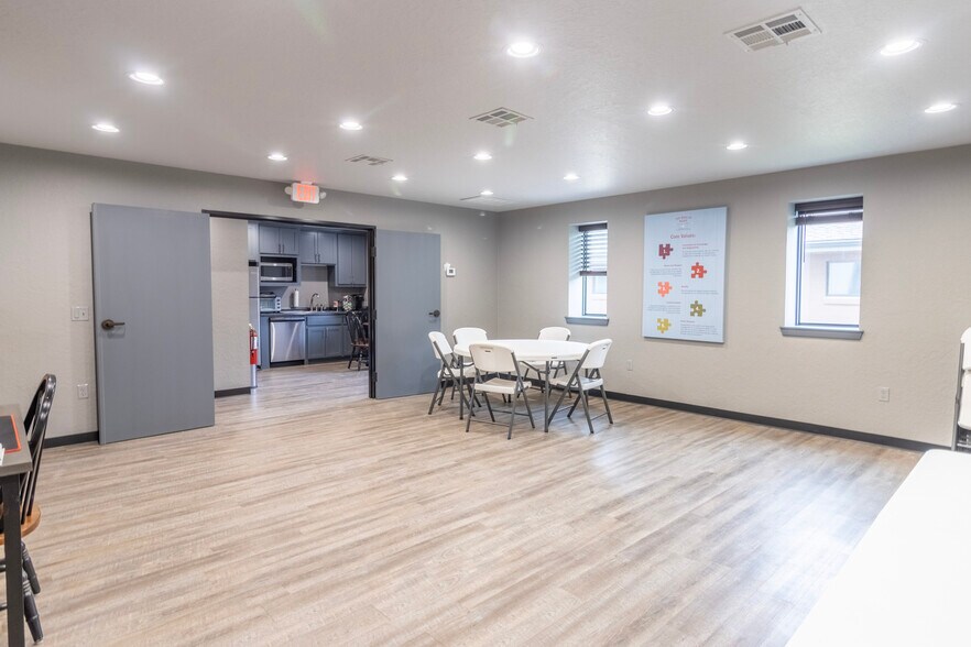 More Photos Of 2320 Beverly Hills St, Norman Warehouse For Sale