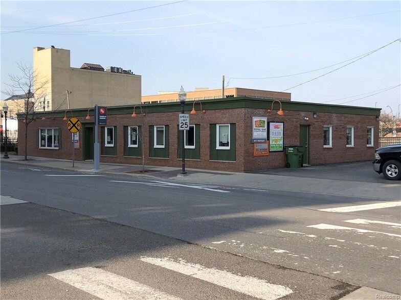 More Photos Of 200 S Washington Ave, Royal Oak Office For Lease