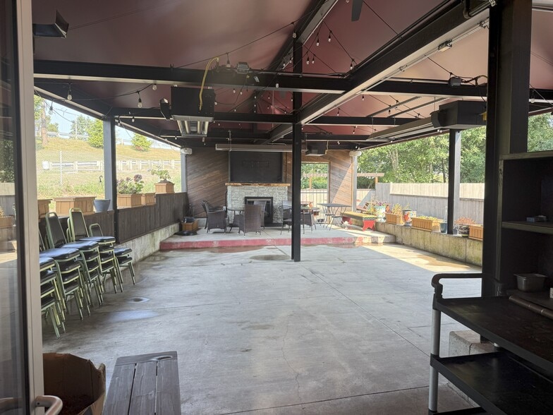 Primary Photo Of 442 Peace Portal Dr, Blaine Restaurant For Lease