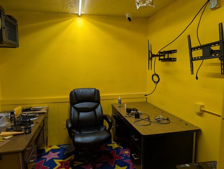 More Photos Of 16602 Sea Lark Rd, Houston Loft Creative Space For Sale