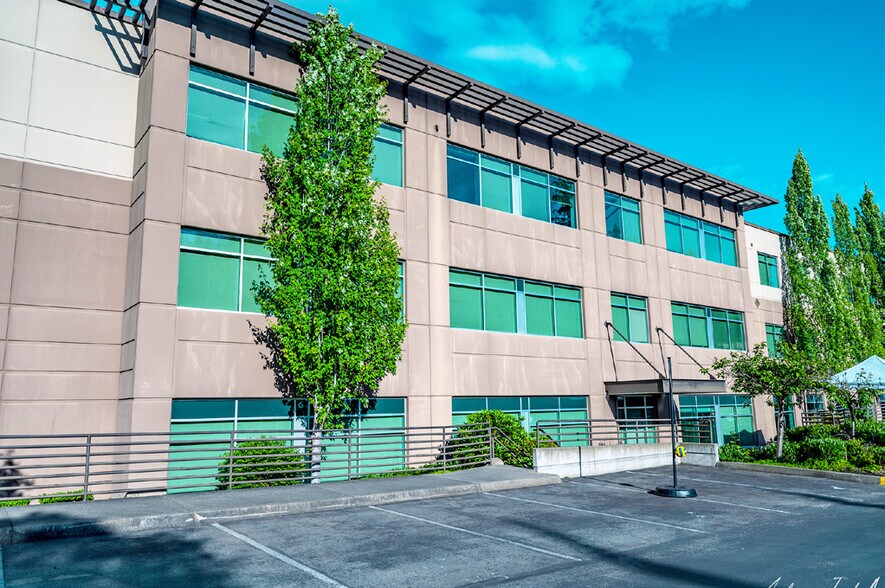 More Photos Of 9825 Willows Rd NE, Redmond Flex For Lease