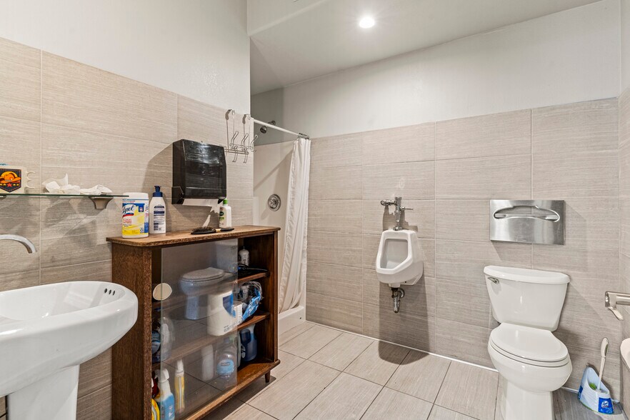 More Photos Of 253 E Harris Ave, South San Francisco Warehouse For Sale
