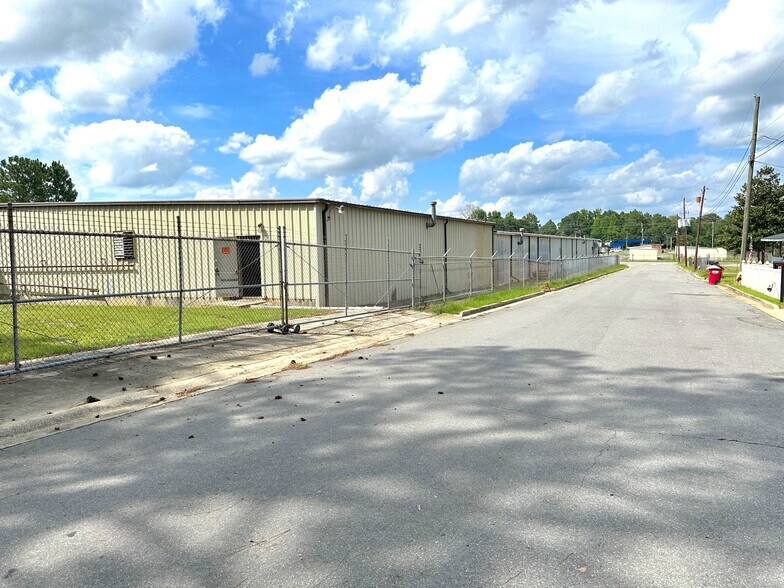 More Photos Of 104 Parsonage St, Mc Rae Distribution For Sale