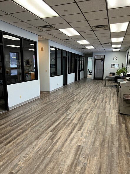 More Photos Of 2445 State Highway 30, Mayfield Warehouse For Lease