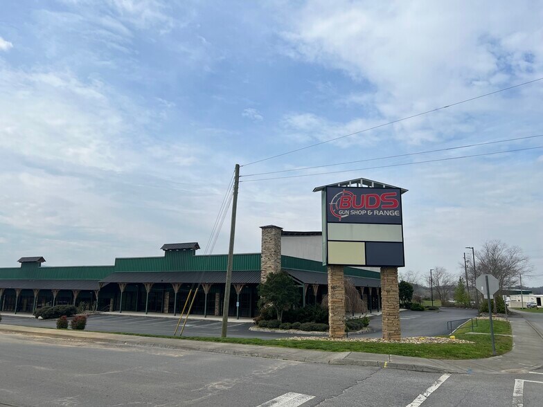 Primary Photo Of 2270 Two Rivers Blvd, Sevierville General Retail For Sale