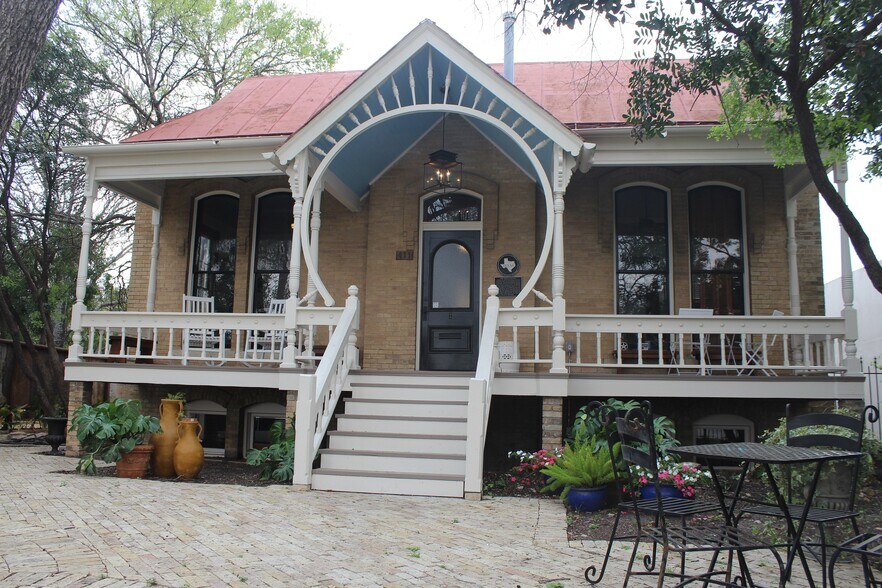Primary Photo Of 411 6th St, San Antonio Office Residential For Lease