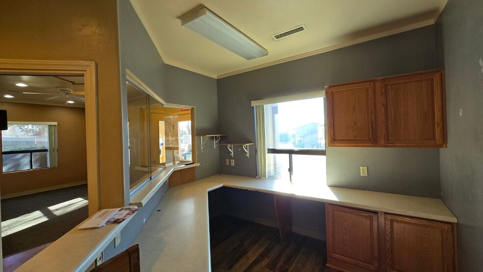 More Photos Of 1202 Willow Creek Rd, Prescott Medical For Sale