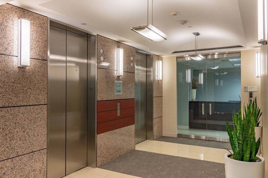 More Photos Of 14850 Quorum Dr, Dallas Office For Lease