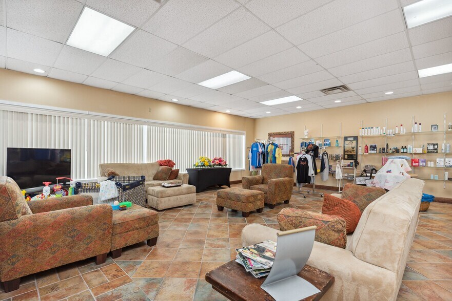 More Photos Of 470 Tucker Dr, Maysville Storefront Retail Office For Sale