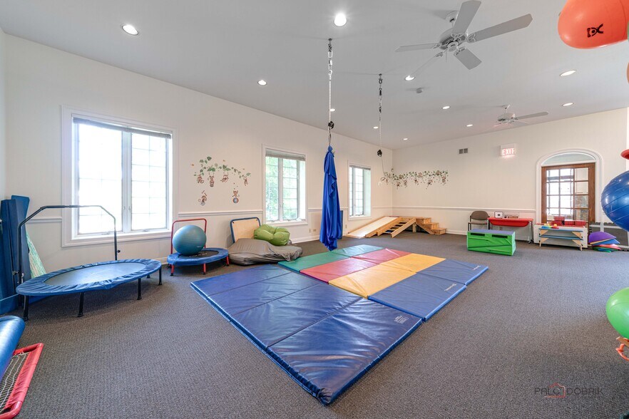 More Photos Of 1017-1019 W Park Ave, Libertyville Medical For Sale