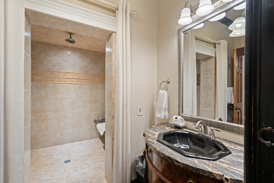 More Photos Of 306 N Main St, Bentonville Hospitality For Sale