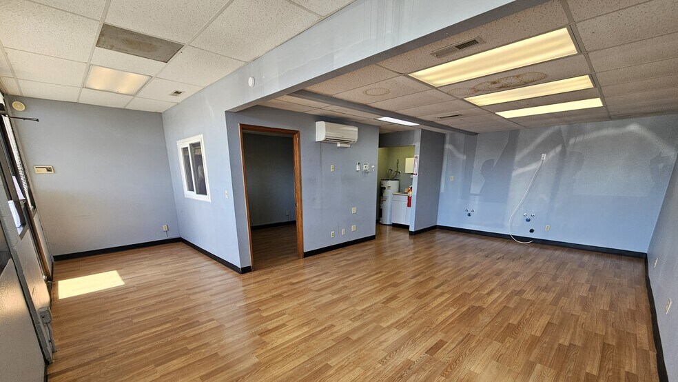 More Photos Of 3202-3210 Ocean Beach Hwy, Longview Unknown For Lease