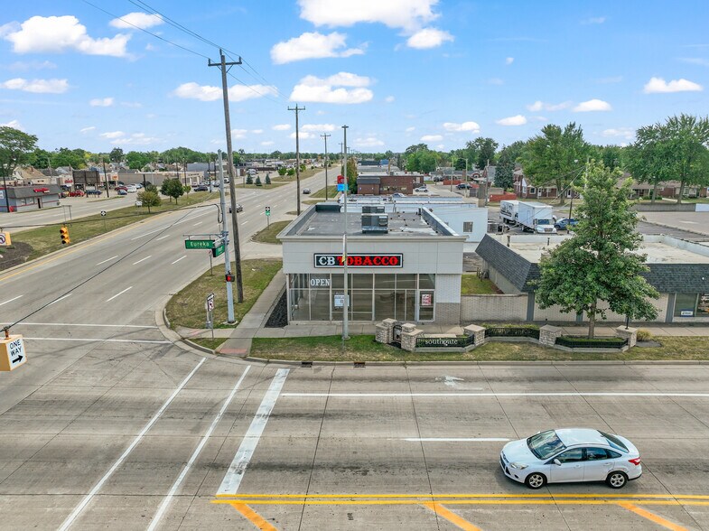 More Photos Of 15010 Fort St, Southgate Freestanding For Lease