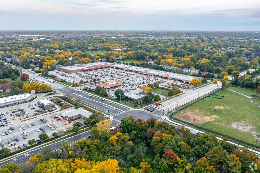 More Photos Of 2709-2775 Willow Rd, Glenview Unknown For Lease