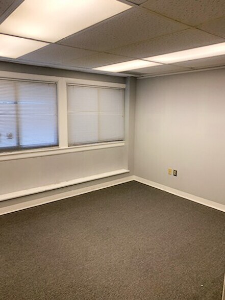 More Photos Of 1423 Capitol Trl, Newark Office For Lease
