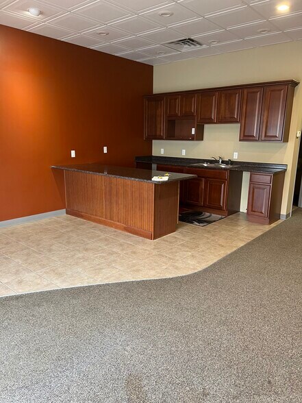 More Photos Of 265 E Bell Dr, Warsaw Distribution For Lease