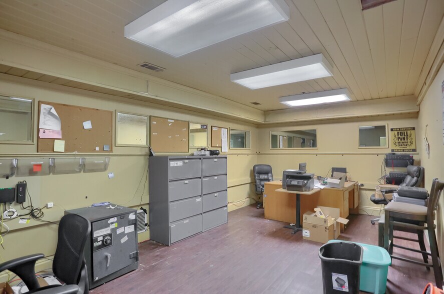 More Photos Of 634 Camp Horne Rd, Pittsburgh General Retail For Sale