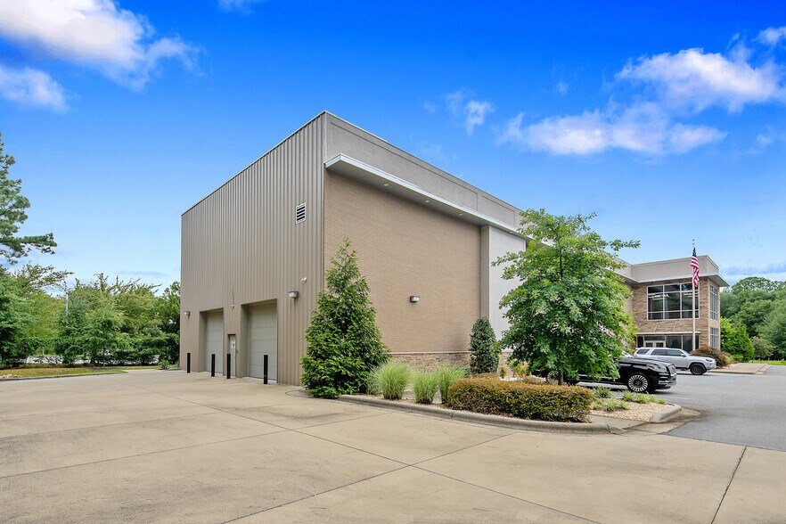 More Photos Of 2847 Bridgewood Dr, Fayetteville Office For Sale