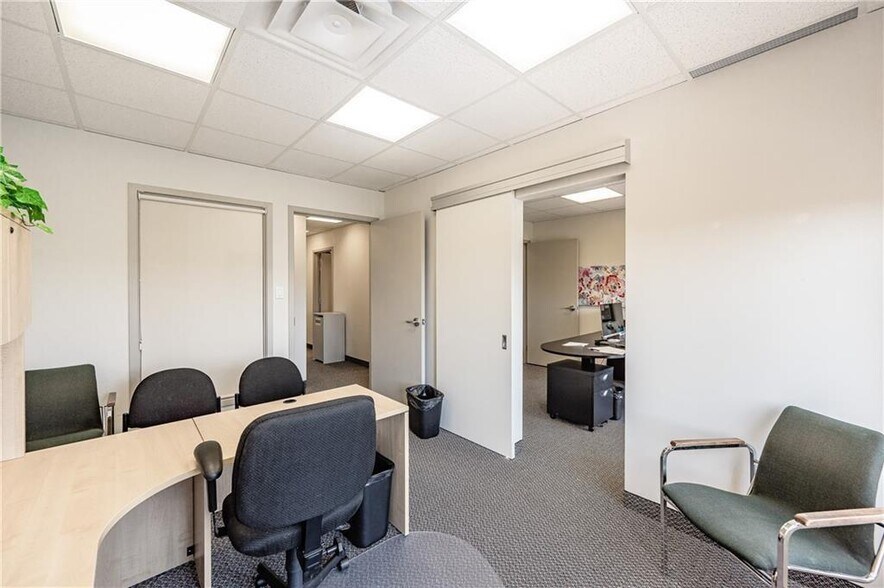 More Photos Of 2904 South Sheridan Way, Oakville Medical For Lease