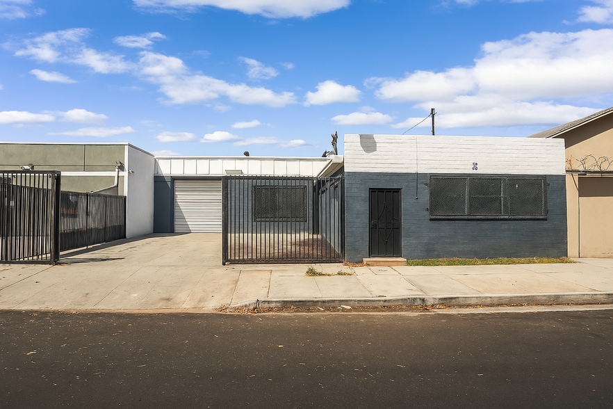 Primary Photo Of 14117-14123 Bessemer St, Van Nuys Warehouse For Lease