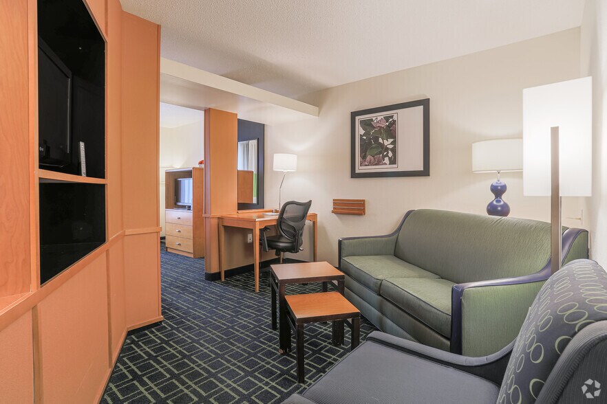 More Photos Of 1520 Mount Garfield Rd, Norton Shores Hotel For Sale