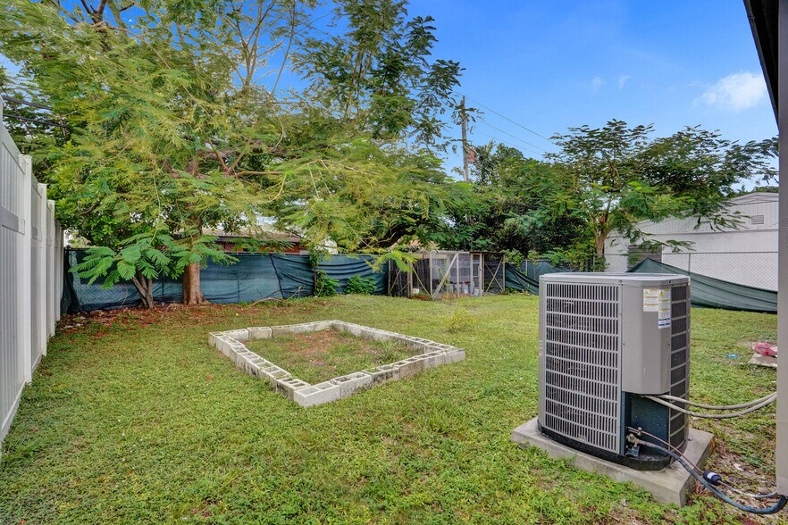 More Photos Of 51 E Commercial Blvd, Fort Lauderdale Medical For Sale