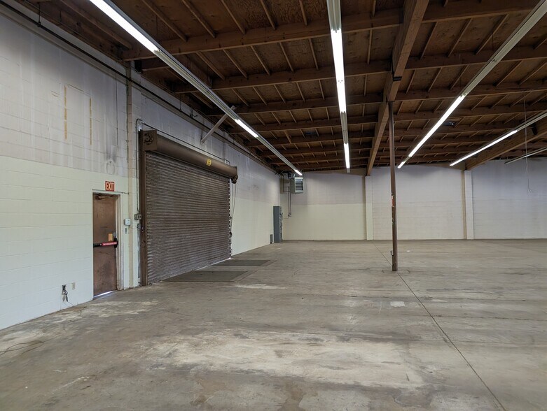 More Photos Of 1350 E Thompson Blvd, Ventura General Retail For Lease