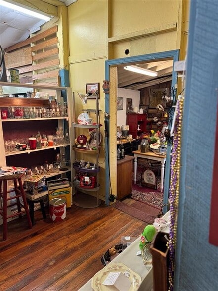 More Photos Of 104 E Railroad Ave, Glendale Freestanding For Sale