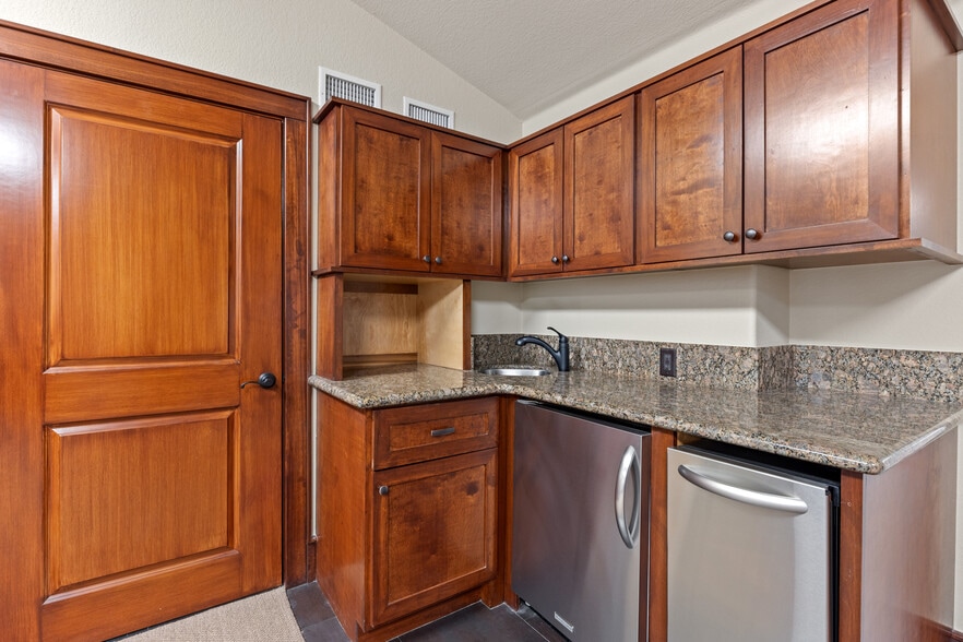 More Photos Of 22321 Gosling Rd, Spring Office For Sale