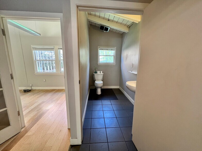 More Photos Of 6009 Melrose Ave, Los Angeles Loft Creative Space For Lease