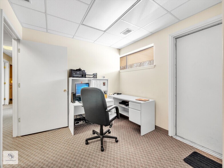 More Photos Of 25400-25430 Goddard Rd, Taylor Medical For Sale