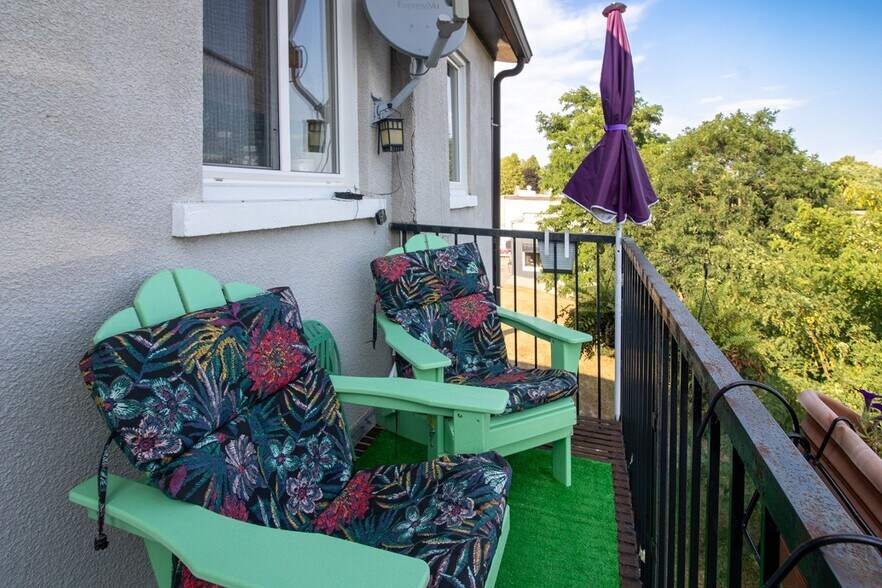 More Photos Of 27 King St E, Brockville General Retail For Sale