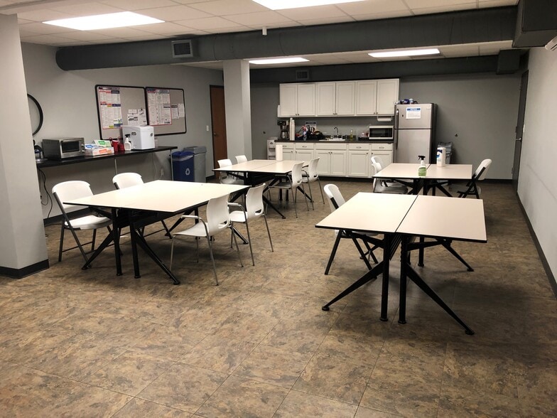More Photos Of 57 Gasoline Aly, Indianapolis Warehouse For Lease