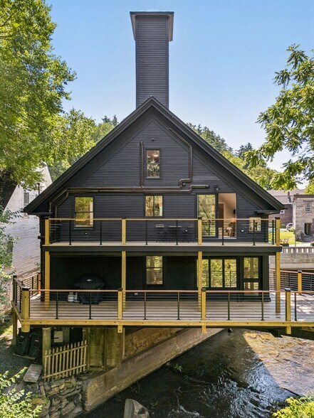 More Photos Of 26 Central St, Woodstock General Retail For Sale