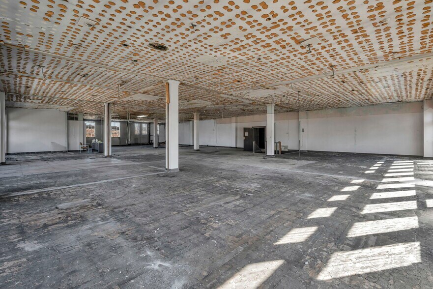 More Photos Of 112-130 Erie St S, Massillon Office For Sale