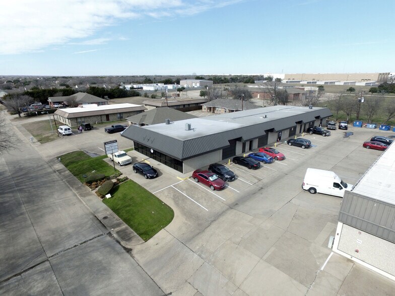 More Photos Of 205 Executive Way, DeSoto Light Manufacturing For Lease