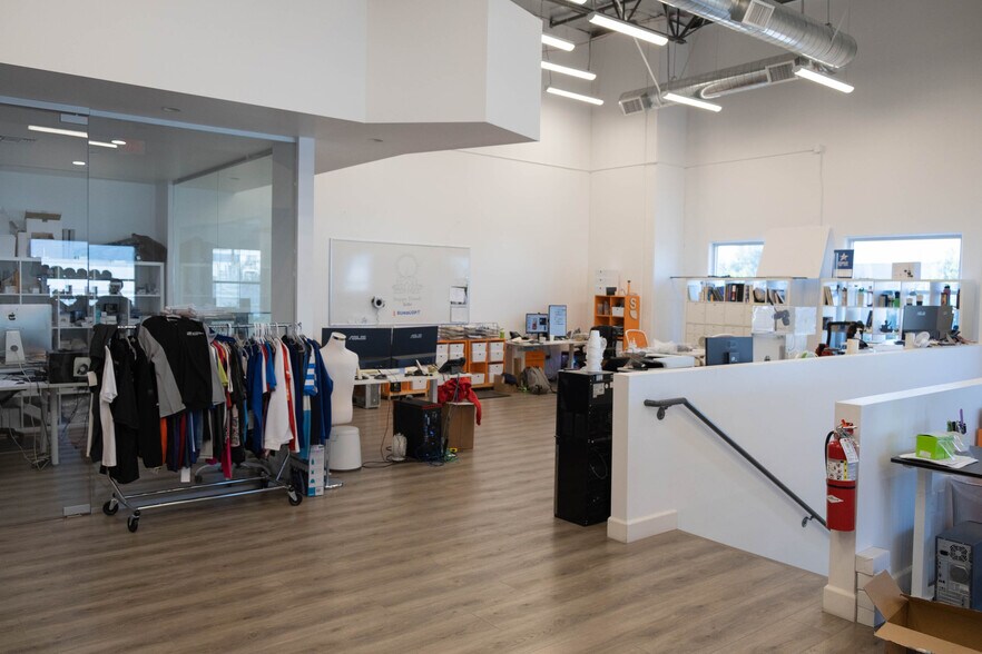 More Photos Of 6600 Bandini Blvd, Commerce Distribution For Lease