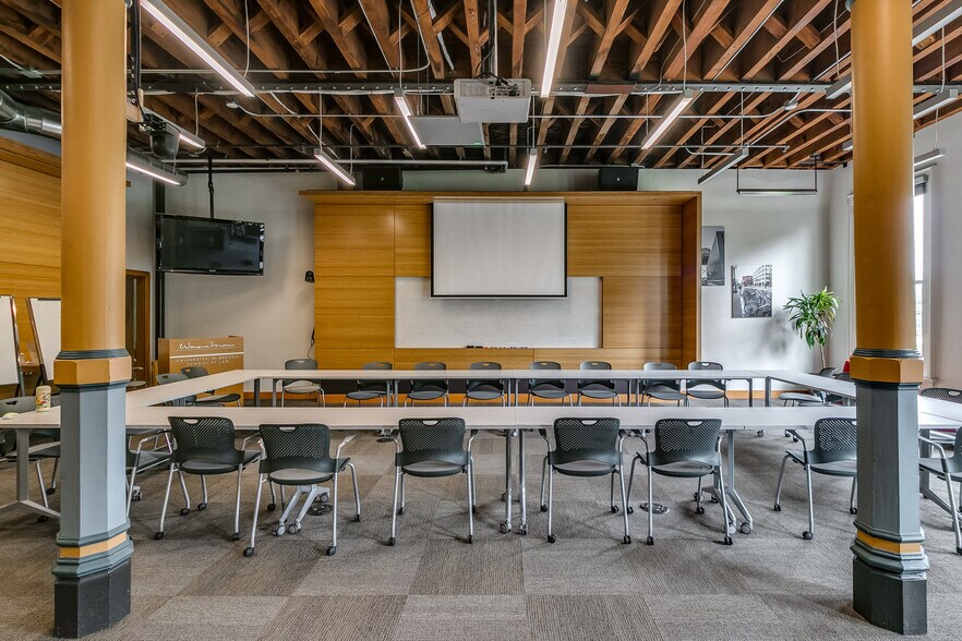 More Photos Of 70 NW Couch St, Portland Office For Sale