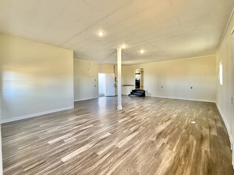 More Photos Of 5821 Limmer Loop, Hutto Warehouse For Lease