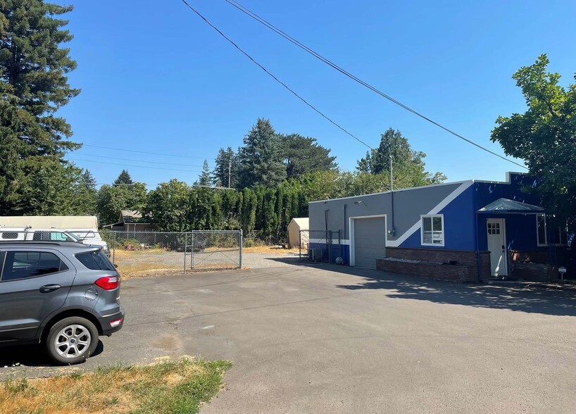 Primary Photo Of 5618 SE 135th Ave, Portland Light Distribution For Lease