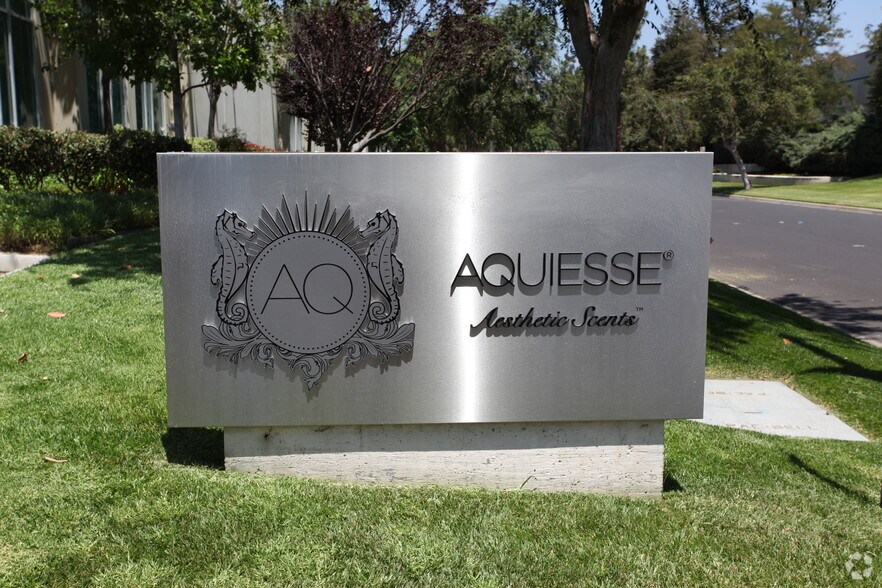 More Photos Of 331 Science Dr, Moorpark Warehouse For Lease