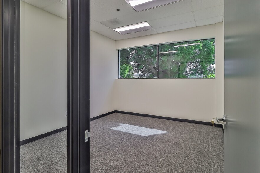 More Photos Of 12740 San Fernando Rd, Sylmar Warehouse For Lease